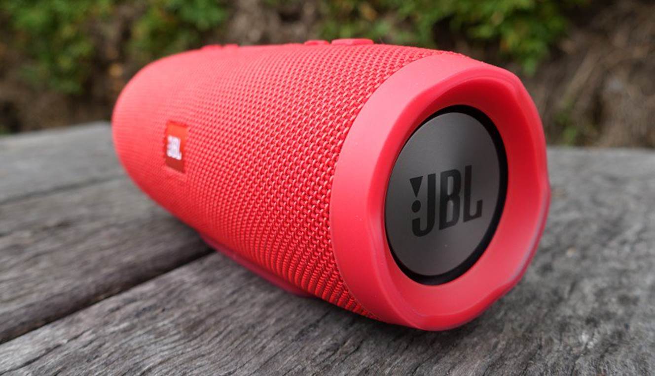 JBL Charge 3 Review - The Bluetooth Speaker that charges your phone