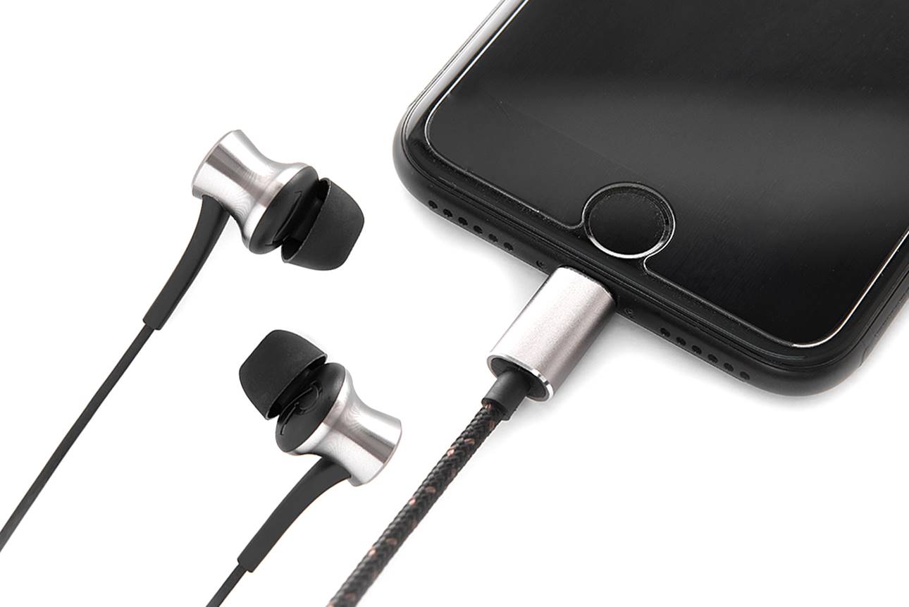 1MORE E1004 ANC-BLK Headphones with Lightning Connector