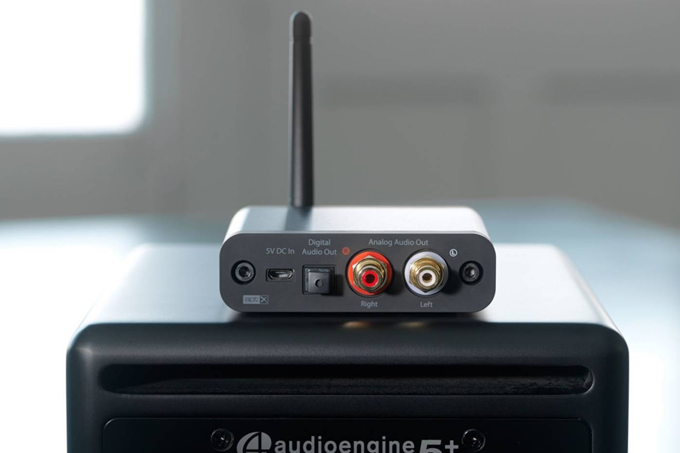 Audioengine B1 Bluetooth Audio Receiver (1)