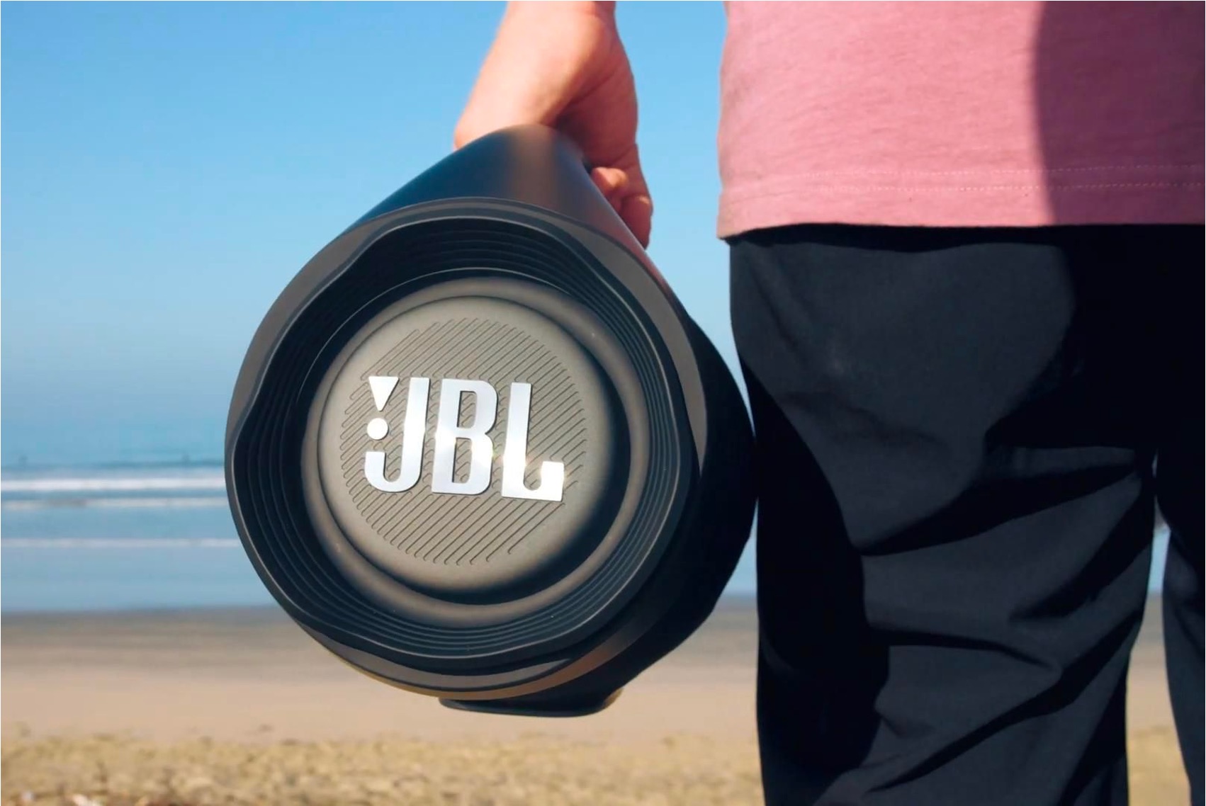 Jbl звучание. JBL inside. JBL 18 дюймов динамик. JBL Soundgear для бега. Вайб JBL обои.